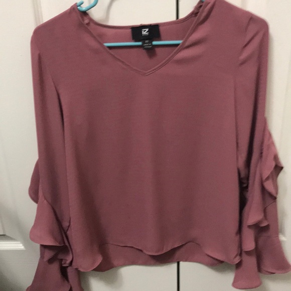 A blouses is a really beautiful color - Picture 1 of 5